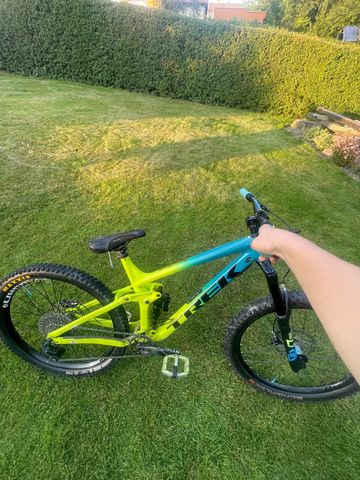 Used Trek Remedy 8 2020 Mountainbike, Blue — image 6 of 6