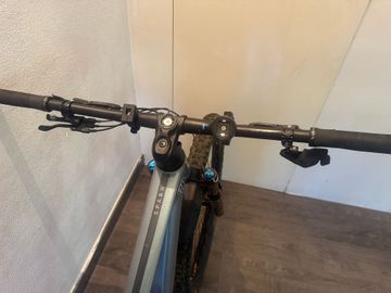 Used Scott Spark 920 2023 2023 Mountainbike, Light Gray, 29 — image 5 of 8