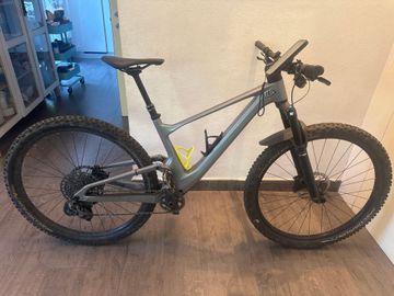 Used Scott Spark 920 2023 2023 Mountainbike, Light Gray, 29 — image 2 of 8