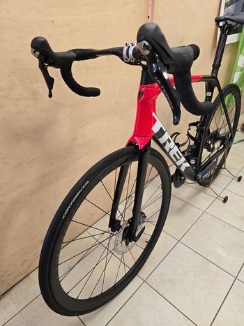 Used Trek Sl6 2022 Road & Gravel, Rot — image 13 of 15