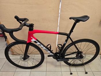 Used Trek Sl6 2022 Road & Gravel, Rot — image 12 of 15