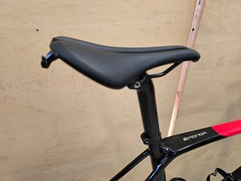 Used Trek Sl6 2022 Road & Gravel, Rot — image 4 of 15