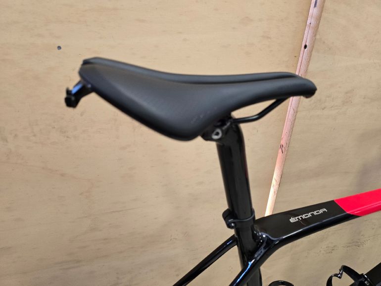 Used Trek Sl6 2022 Road & Gravel, Rot — image 4 of 15