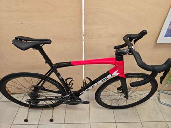 Used Trek Sl6 2022 Road & Gravel, Rot — image 9 of 15