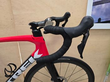 Used Trek Sl6 2022 Road & Gravel, Rot — image 7 of 15