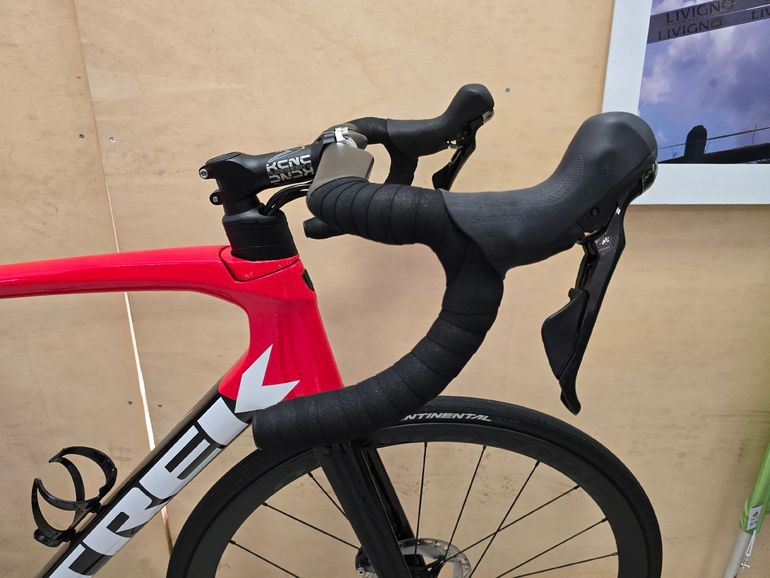 Used Trek Sl6 2022 Road & Gravel, Rot — image 7 of 15