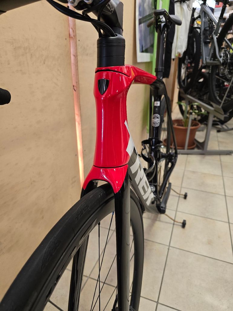 Used Trek Sl6 2022 Road & Gravel, Rot — image 14 of 15
