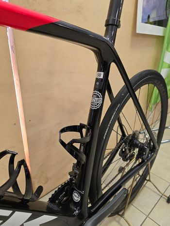 Used Trek Sl6 2022 Road & Gravel, Rot — image 10 of 15