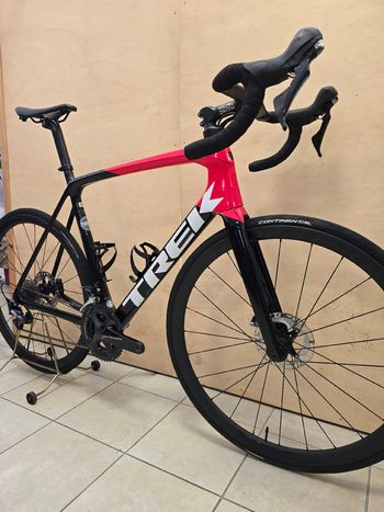 Used Trek Sl6 2022 Road & Gravel, Rot — image 8 of 15