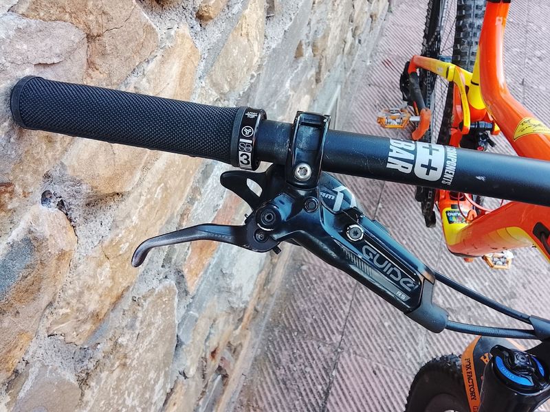 Giant Reign 27.5 1 2015 2015 Mountainbike usato, Arancione — immagine 13 di 15