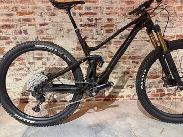 Used Lapierre Zesty CF 8.9 2024 2024 Mountainbike, Black, 29 — image 1 of 7