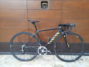 Used Canyon Ultimate CF SLX 9 2017 Road & Gravel, Black — image 1 of 8