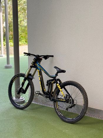 Used Giant Glory Shimano ZEE 2014 Mountainbike, Blue — image 2 of 3