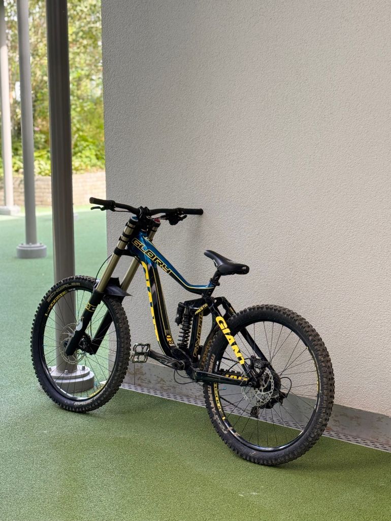 Used Giant Glory Shimano ZEE 2014 Mountainbike, Blue — image 2 of 3