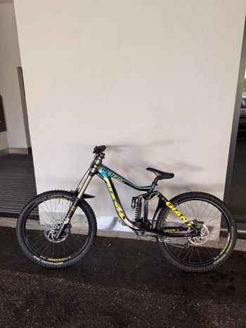 Used Giant Glory Shimano ZEE 2014 Mountainbike, Blue — image 1 of 3