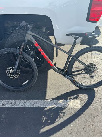 Used Trek Roscoe 8 2025 2025 Mountainbike, Black — image 1 of 3