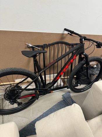 Used Trek Roscoe 8 2025 2025 Mountainbike, Black — image 2 of 3