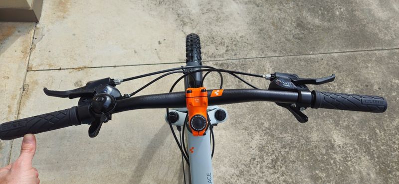 Used Cube 260 Allroad 2023 Mountainbike, White — image 6 of 8