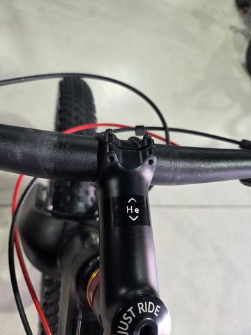 Trek STACHE CUSTOM 2023 Mountainbike usato, Nero — immagine 12 di 21