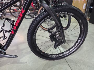Trek STACHE CUSTOM 2023 Mountainbike usato, Nero — immagine 3 di 21