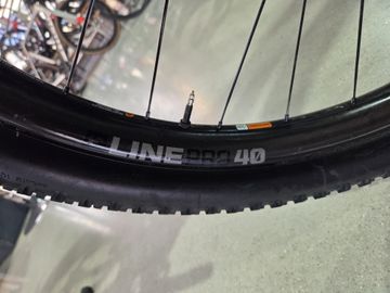 Trek STACHE CUSTOM 2023 Mountainbike usato, Nero — immagine 7 di 21