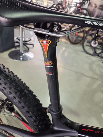 Trek STACHE CUSTOM 2023 Mountainbike usato, Nero — immagine 16 di 21