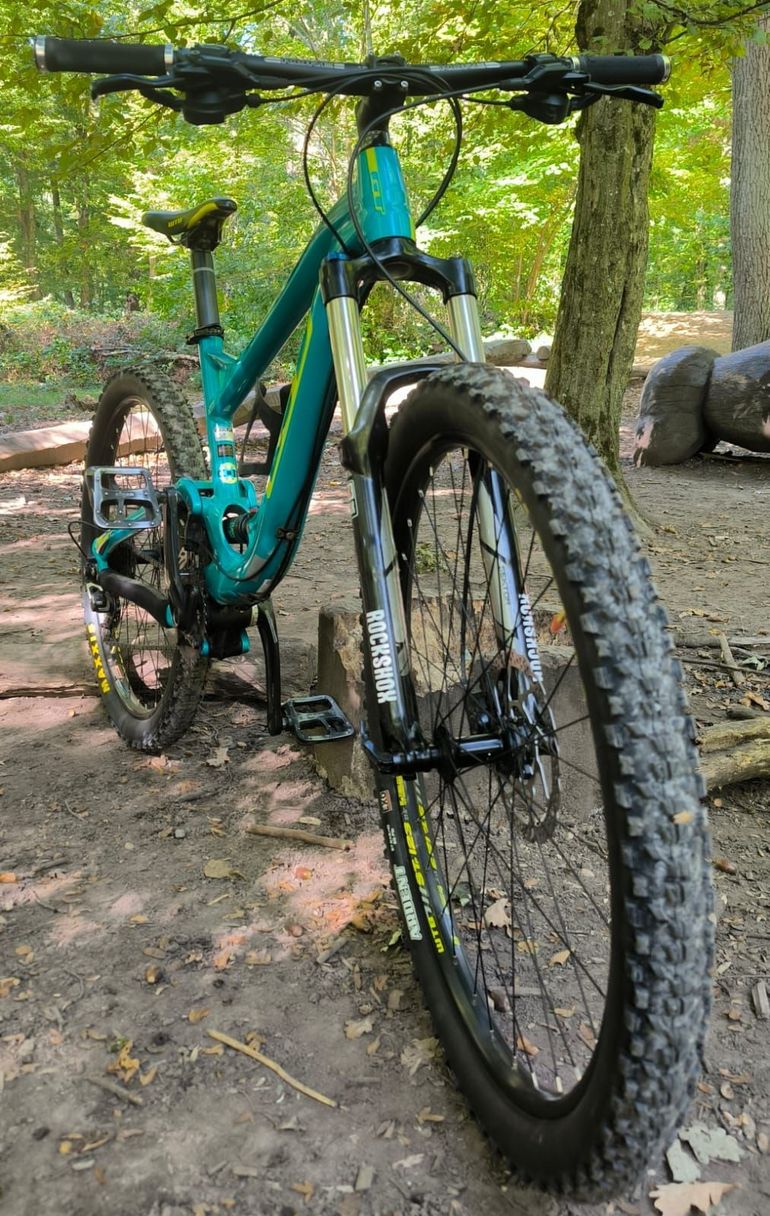 Used GT Sensor Elite 2017 2017 Mountainbike, Blue, 27.5 — image 11 of 15