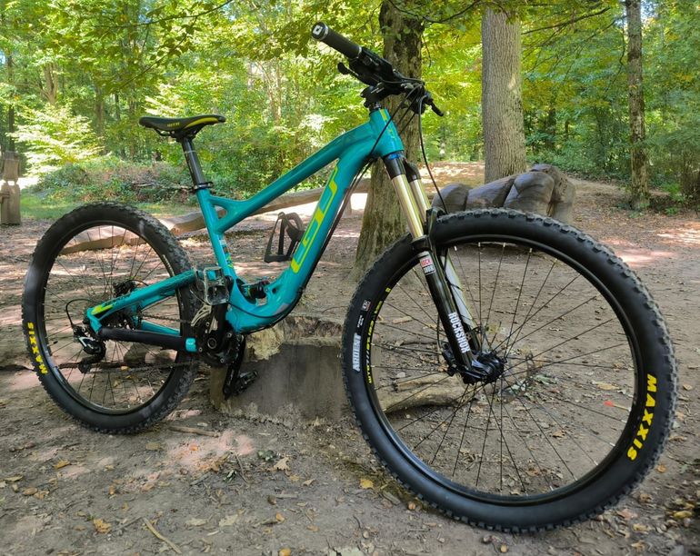 Used GT Sensor Elite 2017 2017 Mountainbike, Blue, 27.5 — image 1 of 15