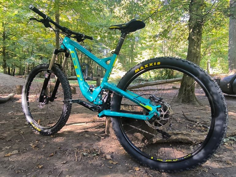 Used GT Sensor Elite 2017 2017 Mountainbike, Blue, 27.5 — image 2 of 15