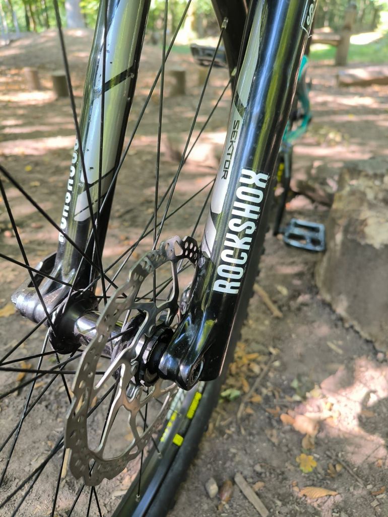 Used GT Sensor Elite 2017 2017 Mountainbike, Blue, 27.5 — image 8 of 15