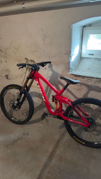 Used Trek Session 9.9 2017 2017 Mountainbike, Red, 27.5 — image 2 of 4