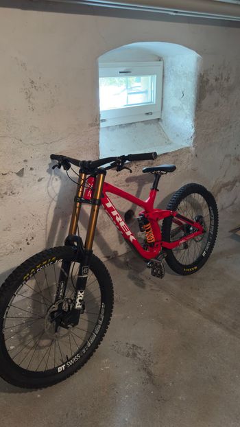Used Trek Session 9.9 2017 2017 Mountainbike, Red, 27.5 — image 1 of 4