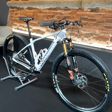 Used Orbea ALMA M15 2021 Mountainbike, White — image 3 of 5