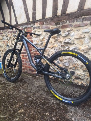 Used Commencal Supreme DH V3 2019 Mountainbike, Light Gray — image 6 of 8