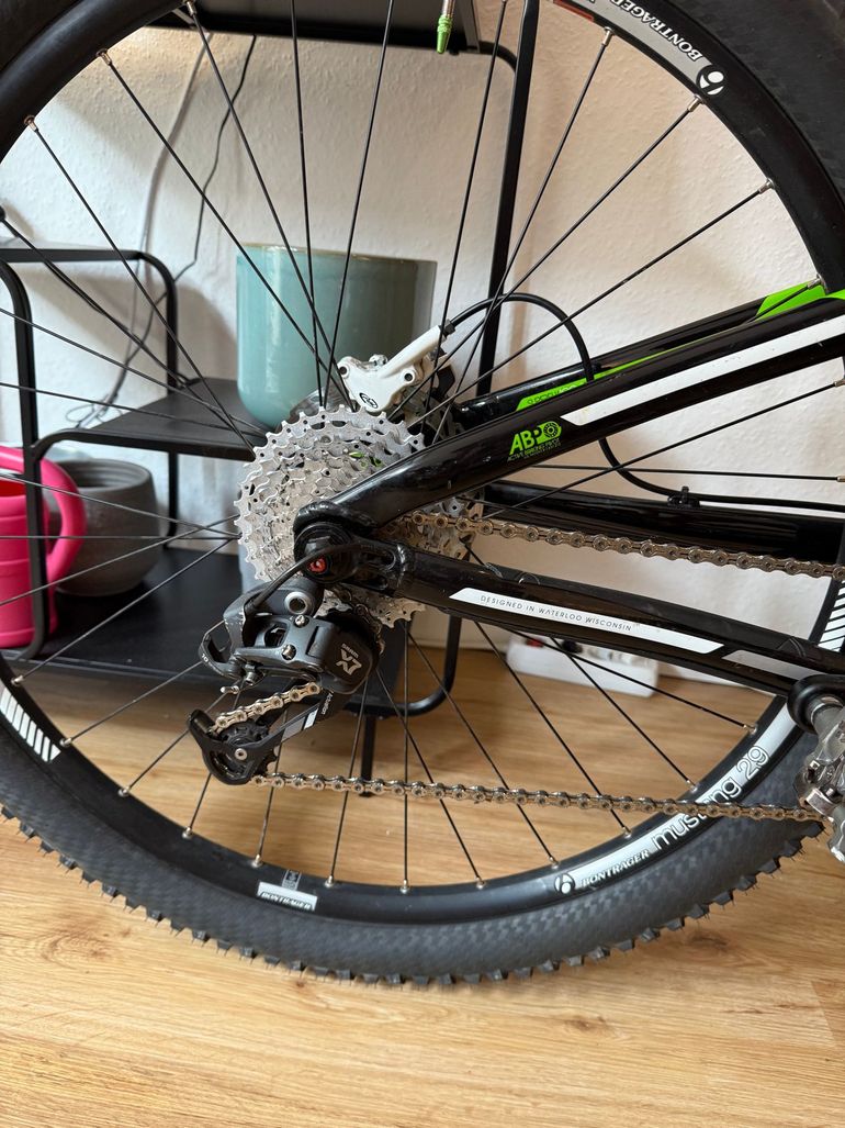 Used Trek Superfly 100 AL 2013 2013 Mountainbike, Black, 29 — image 8 of 14