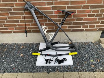 Used Radon Jealous CF 2022 Mountainbike, Light Gray — image 2 of 5