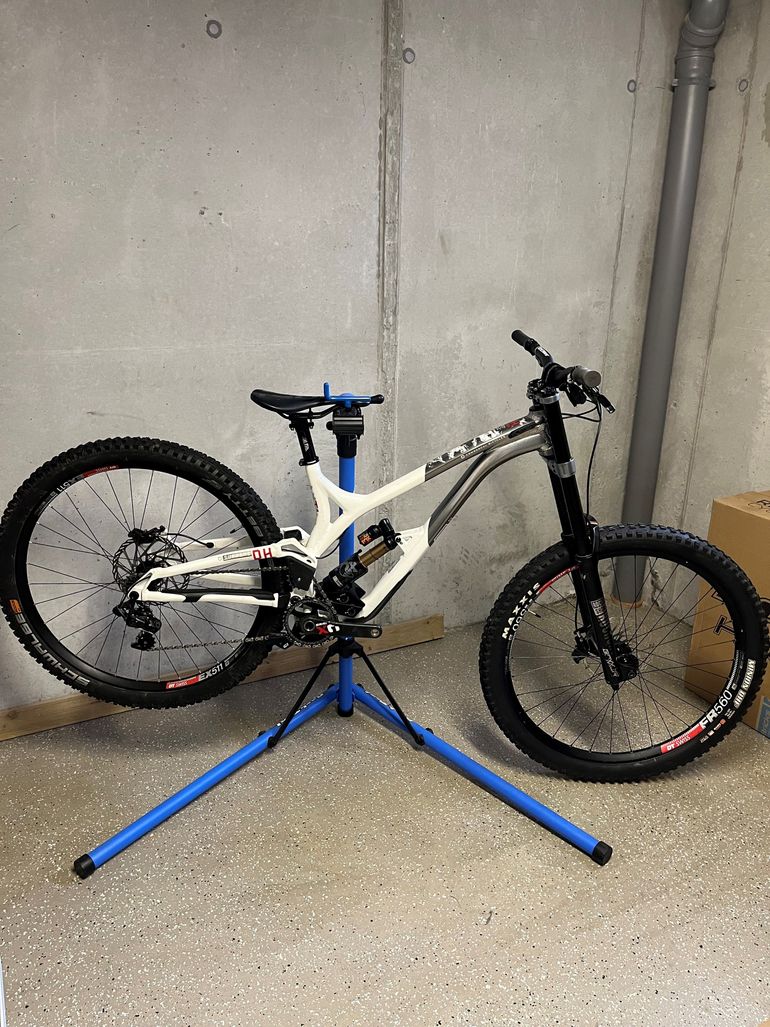 Commencal SUPREME DH V4 2021