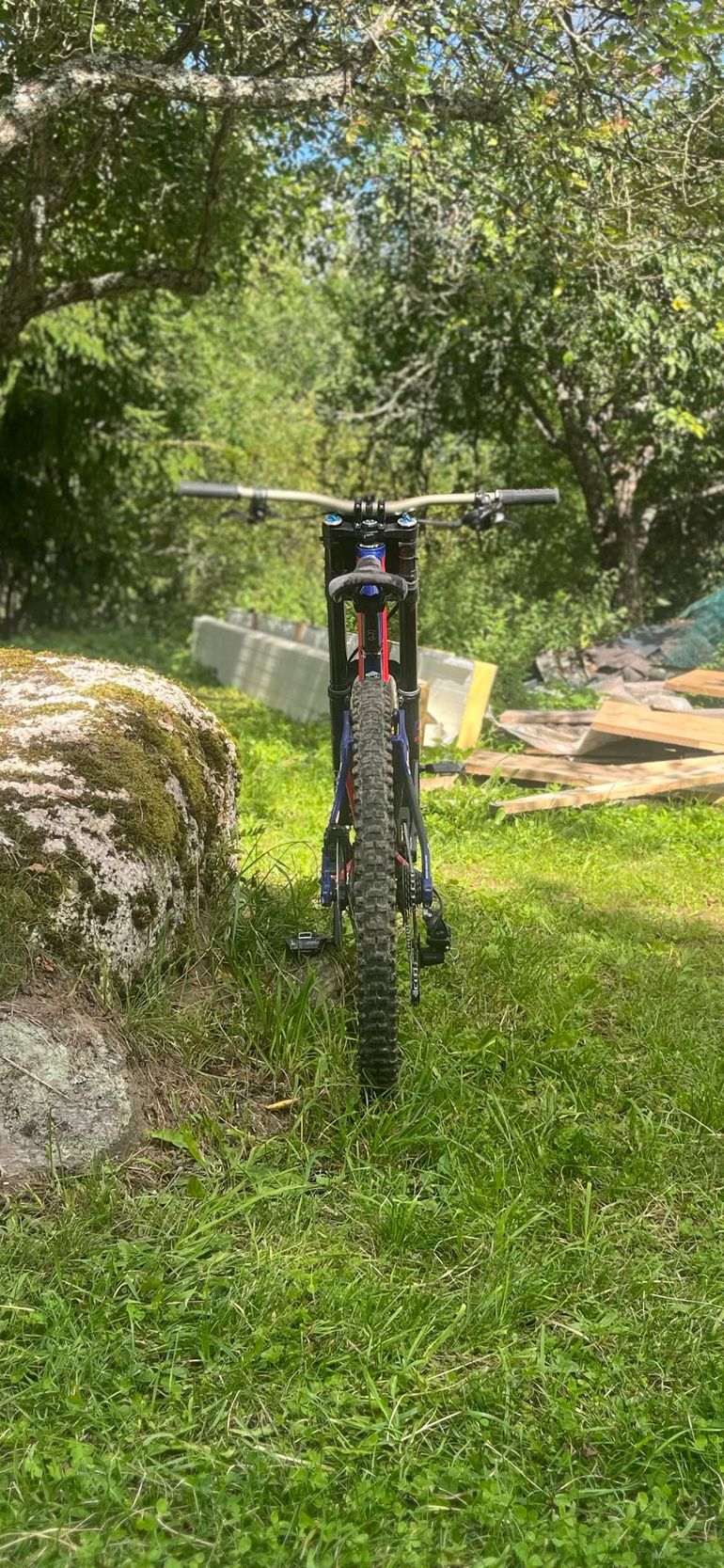 Used Mondraker Summum Pro 2020 2020 Mountainbike, Red — image 4 of 15