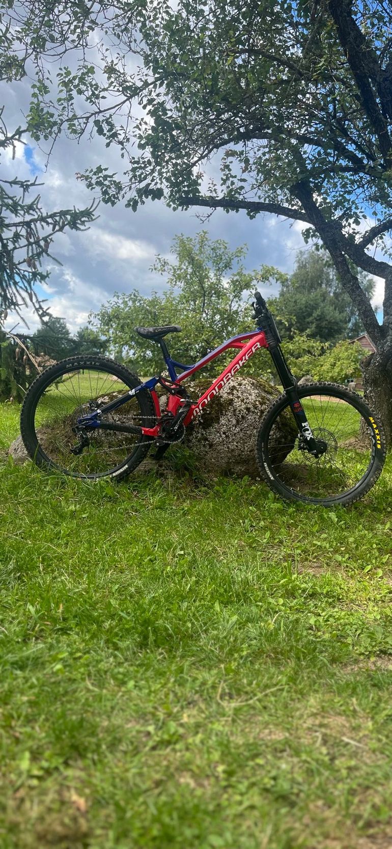Used Mondraker Summum Pro 2020 2020 Mountainbike, Red — image 1 of 15
