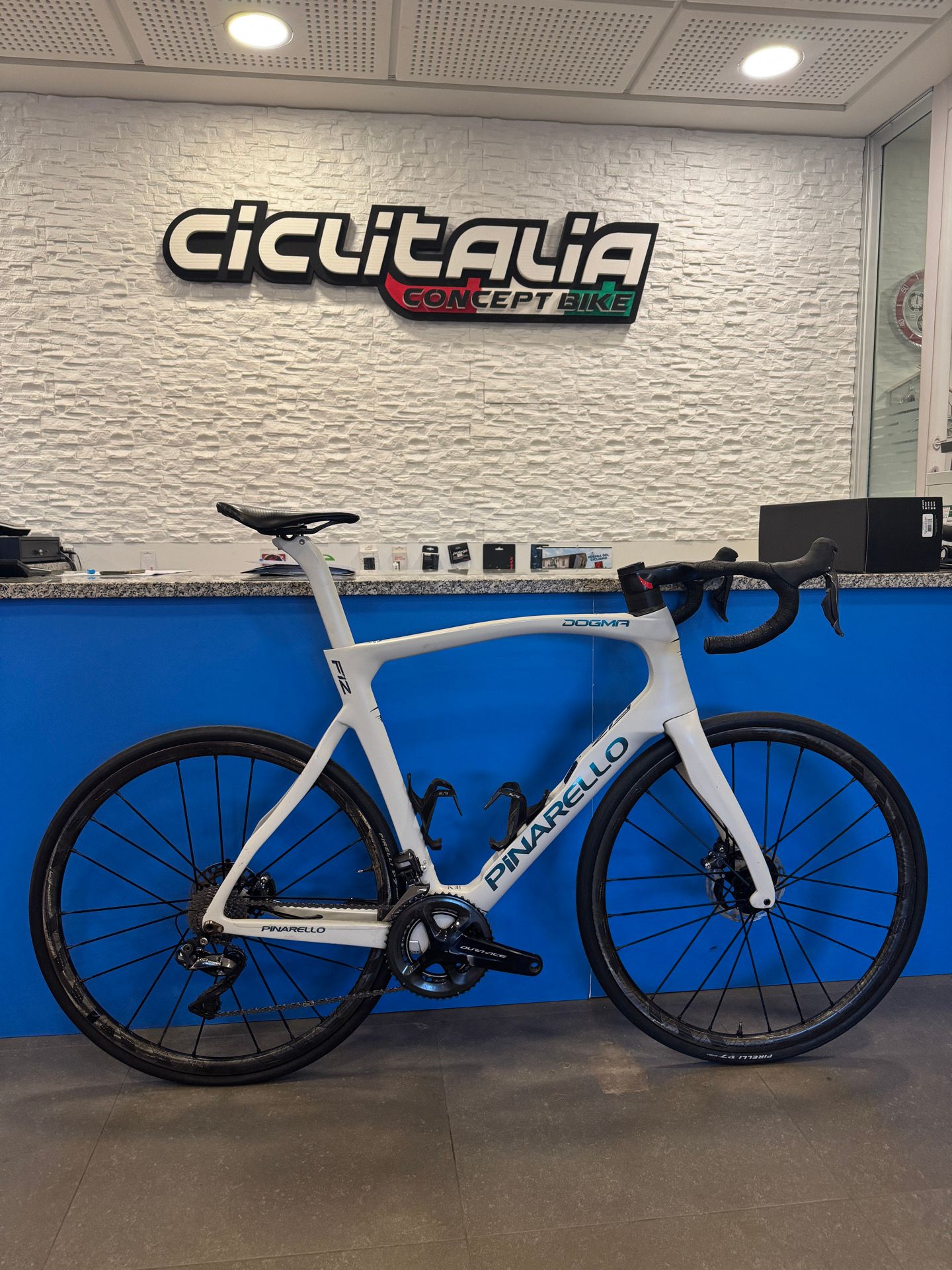 Pinarello Dogma F12 Disc Uktegra Di2 Fulcrum 2021 - Main Image