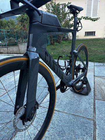 Canyon Speedmax CF 7 Di2 2025 2025 Road & Gravel usato, Grigio chiaro — immagine 2 di 9