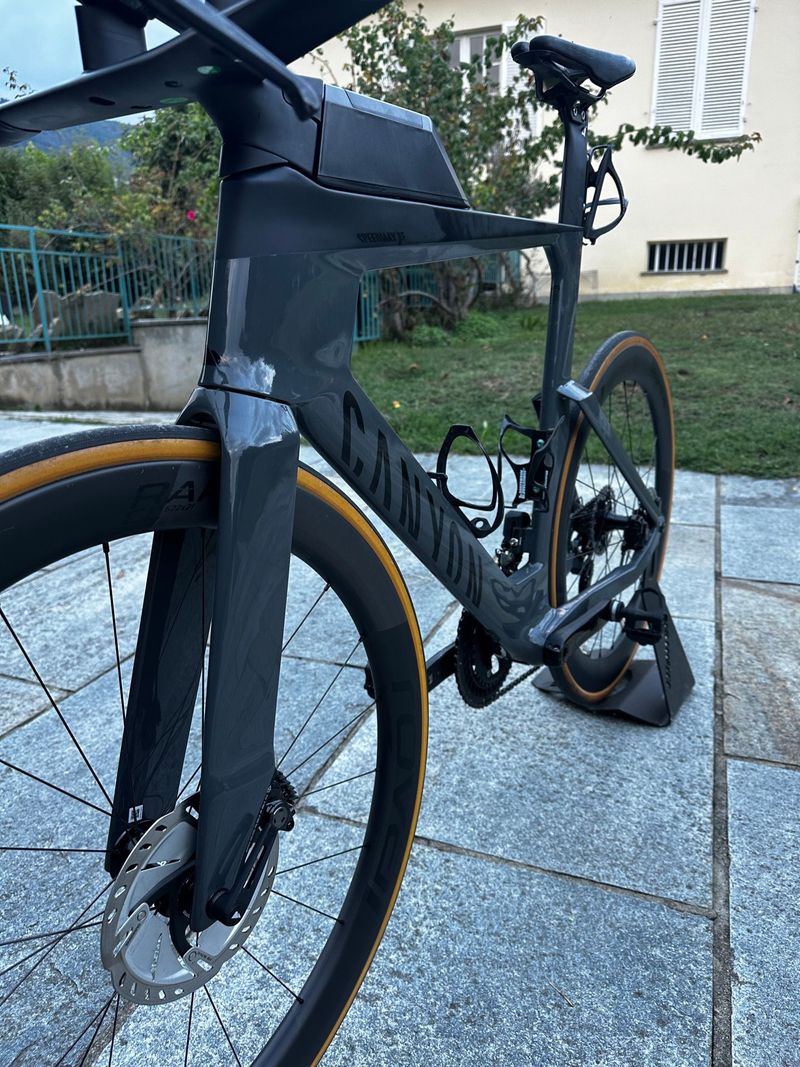 Canyon Speedmax CF 7 Di2 2025 2025 Road & Gravel usato, Grigio chiaro — immagine 2 di 9