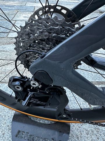 Canyon Speedmax CF 7 Di2 2025 2025 Road & Gravel usato, Grigio chiaro — immagine 7 di 9