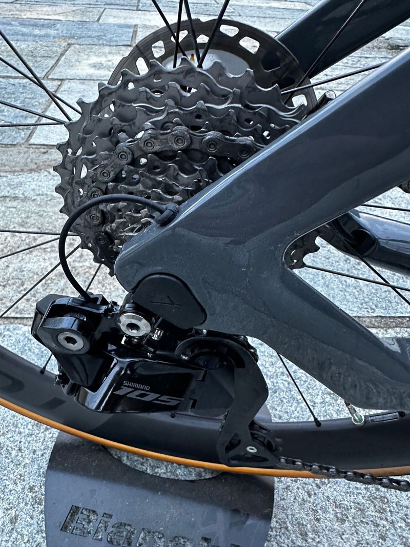 Canyon Speedmax CF 7 Di2 2025 2025 Road & Gravel usato, Grigio chiaro — immagine 7 di 9