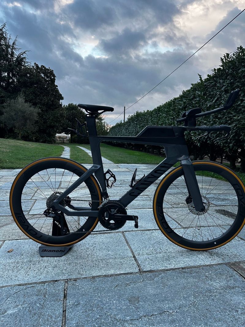 Canyon Speedmax CF 7 Di2 2025 2025 Road & Gravel usato, Grigio chiaro — immagine 1 di 9