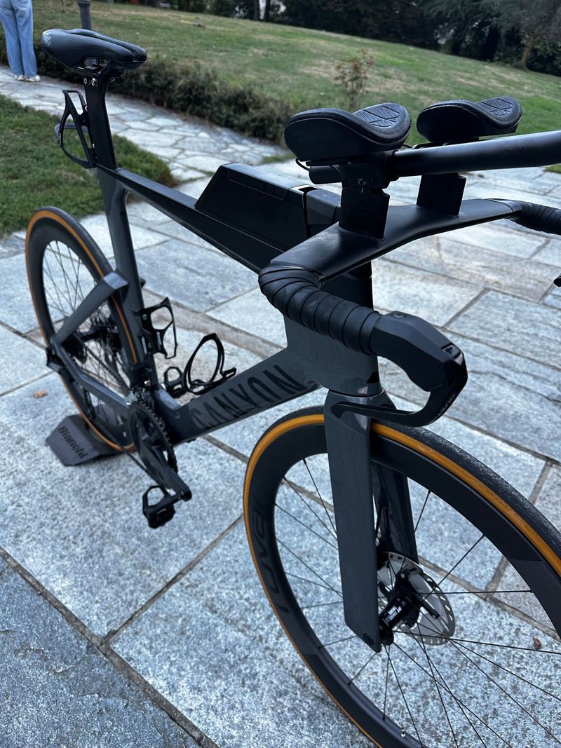 Canyon Speedmax CF 7 Di2 2025 2025 Road & Gravel usato, Grigio chiaro — immagine 4 di 9