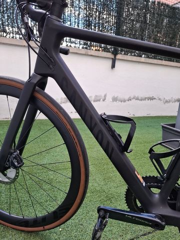 Tweedehands Canyon Endurace CF 8 2022 2022 Road & Gravel — afbeelding 2 van 8