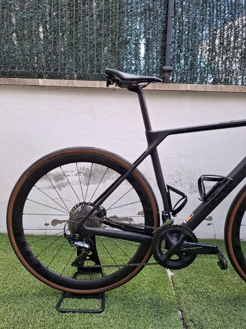 Tweedehands Canyon Endurace CF 8 2022 2022 Road & Gravel — afbeelding 3 van 8