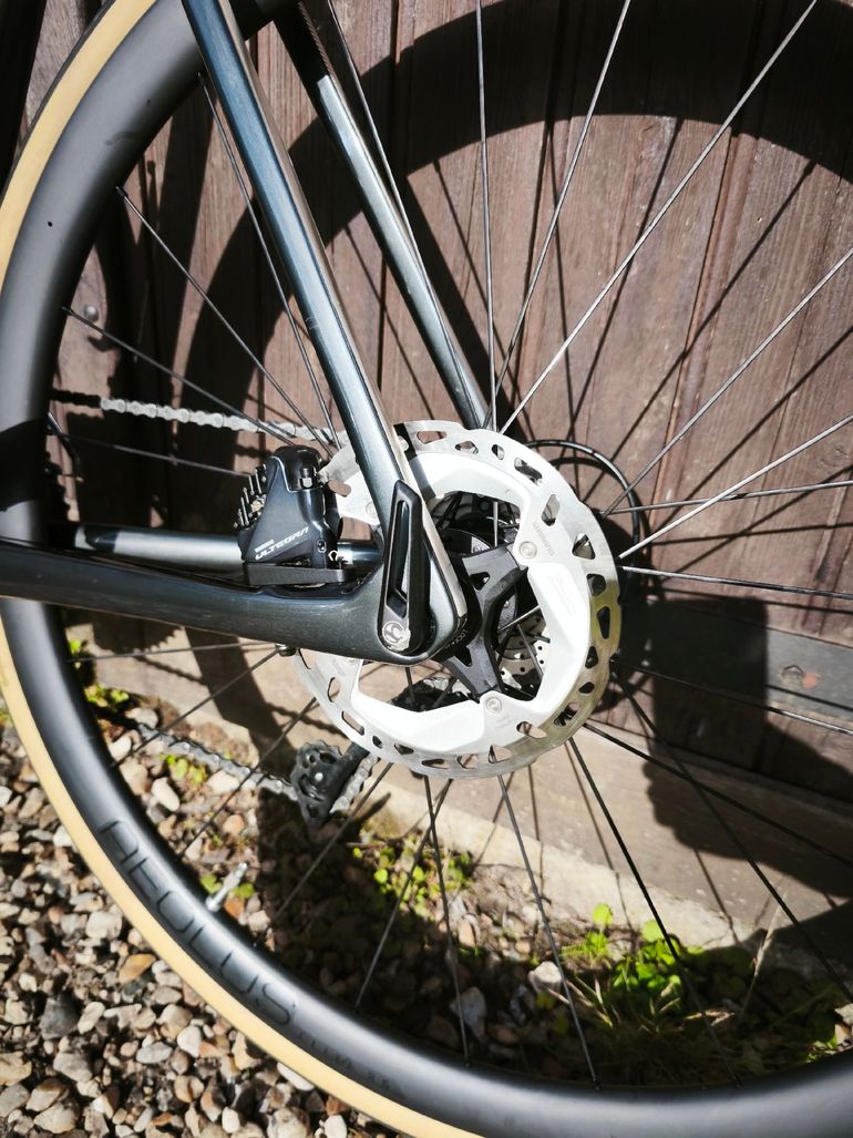 Used Trek Émonda SL 6 Disc 2022 2022 Road & Gravel, Grigio chiaro — image 4 of 5