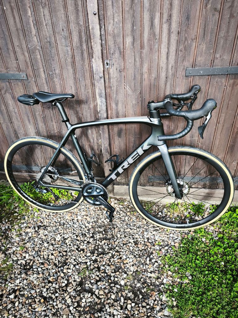 Used Trek Émonda SL 6 Disc 2022 2022 Road & Gravel, Grigio chiaro — image 1 of 5